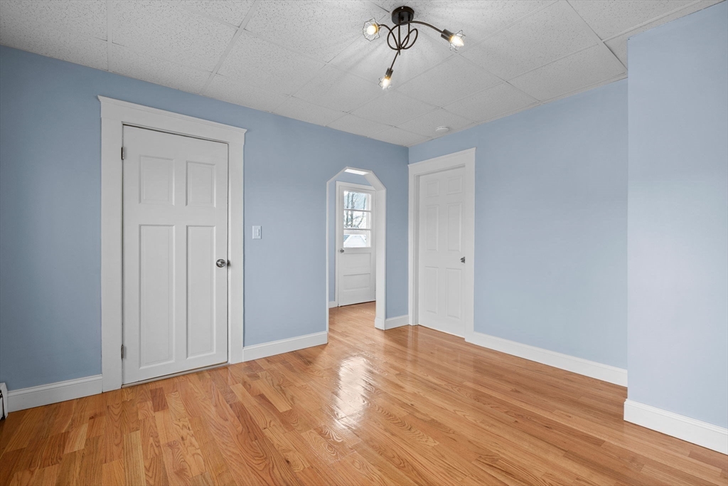 5 bed, 2 bath apartment for rent at 5 Fells Ave, Milford — photo 30 of 42