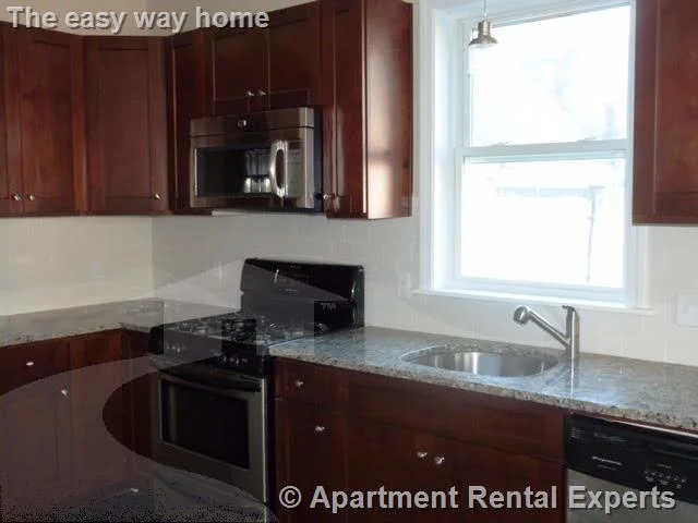 3 bed, 1 bath apartment for rent at 5 Fountain Ave Unit 2, Sullivan Square — photo 4 of 16