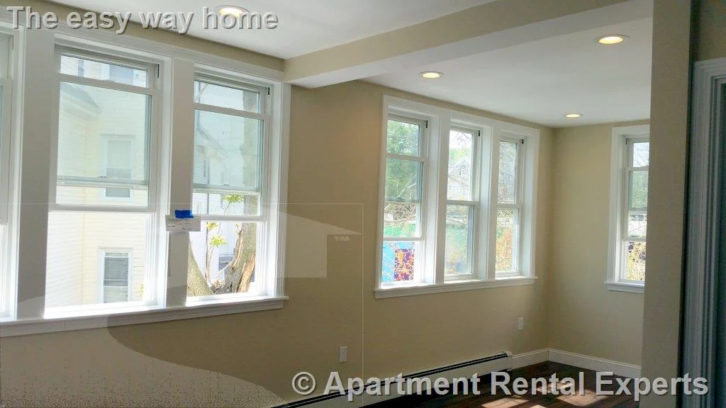3 bed, 1 bath apartment for rent at 5 Fountain Ave Unit 2, Sullivan Square — photo 9 of 16