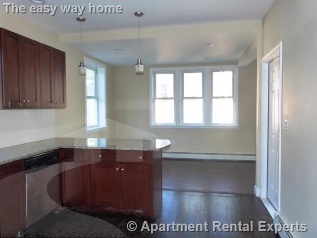 3 bed, 1 bath apartment for rent at 5 Fountain Ave Unit 2, Sullivan Square — photo 3 of 16