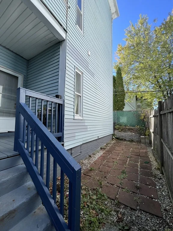 3 bed, 1 bath apartment for rent at 5 Freeland Ter Unit 1, Worcester — photo 6 of 16