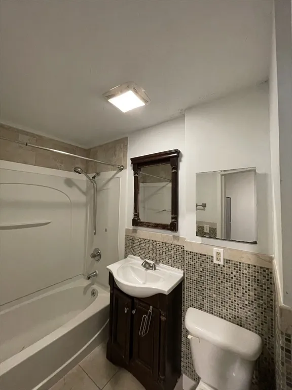 3 bed, 1 bath apartment for rent at 5 Freeland Ter Unit 1, Worcester — photo 12 of 16