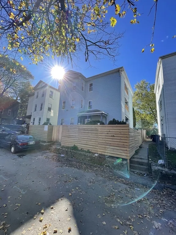 3 bed, 1 bath apartment for rent at 5 Freeland Ter Unit 1, Worcester — photo 3 of 16