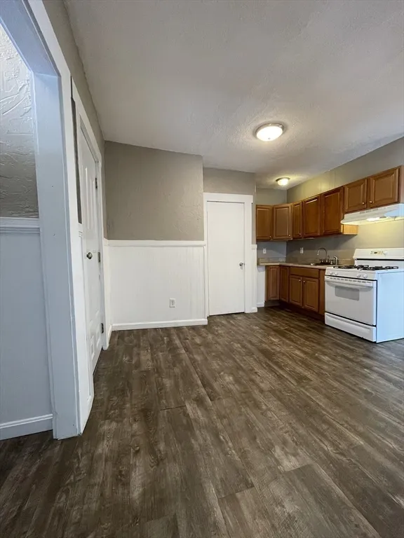 3 bed, 1 bath apartment for rent at 5 Freeland Ter Unit 3, Worcester — photo 11 of 25