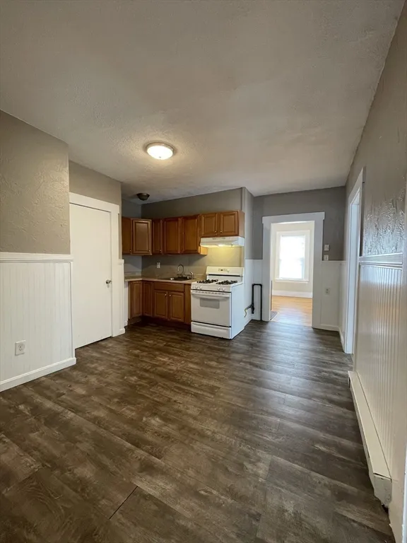 3 bed, 1 bath apartment for rent at 5 Freeland Ter Unit 3, Worcester — photo 9 of 25