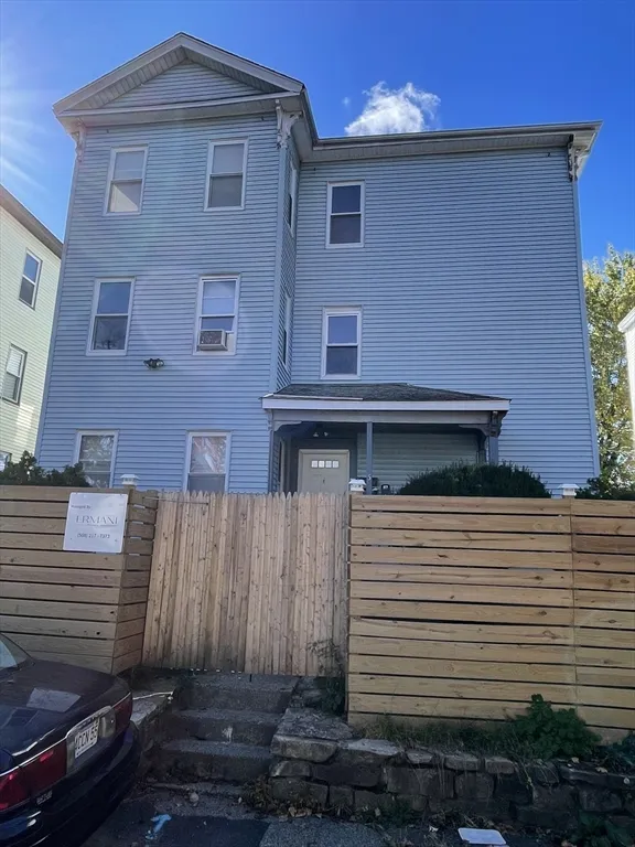 3 bed, 1 bath apartment for rent at 5 Freeland Ter Unit 3, Worcester — photo 3 of 25