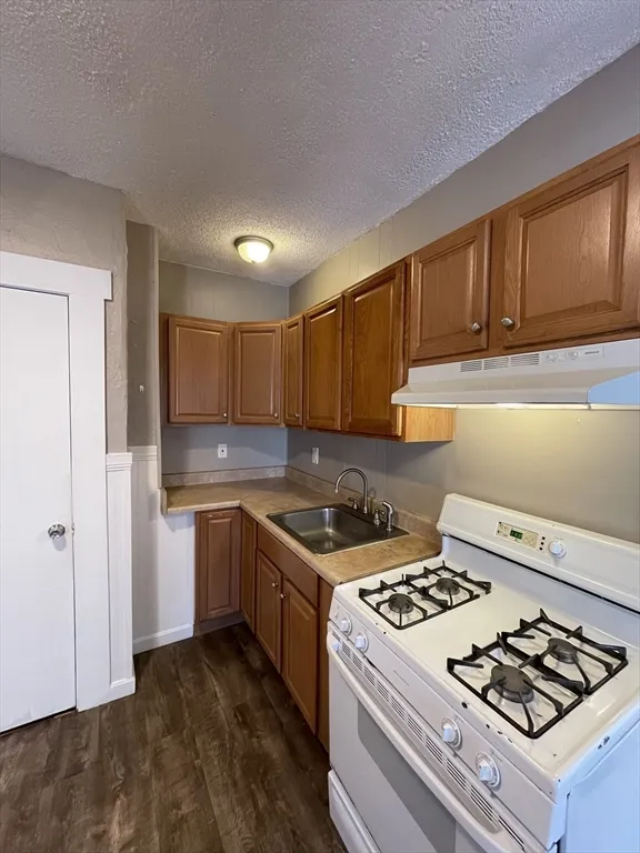 3 bed, 1 bath apartment for rent at 5 Freeland Ter Unit 3, Worcester — photo 10 of 25
