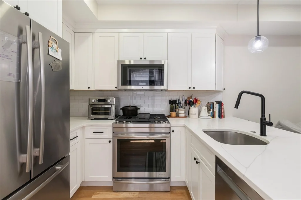 2 bed, 2 bath apartment for rent at 5 Garden Ct Unit 2, North End — photo 5 of 21