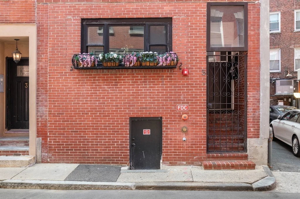 2 bed, 2 bath apartment for rent at 5 Garden Ct Unit 2, North End — photo 20 of 21