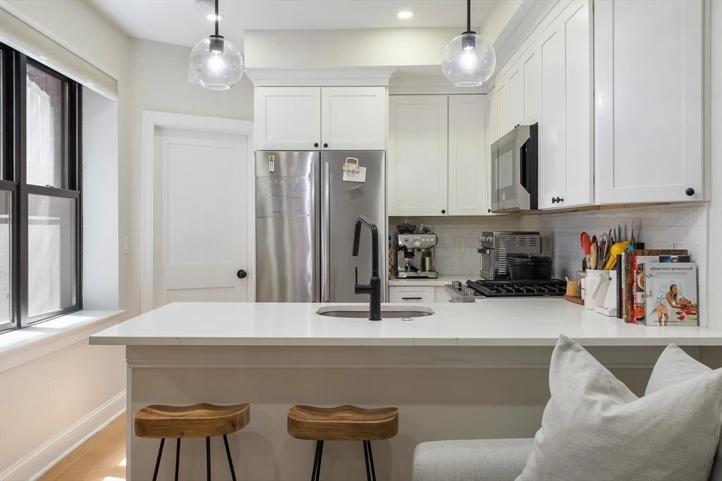 2 bed, 2 bath apartment for rent at 5 Garden Ct Unit 2, North End — photo 3 of 21