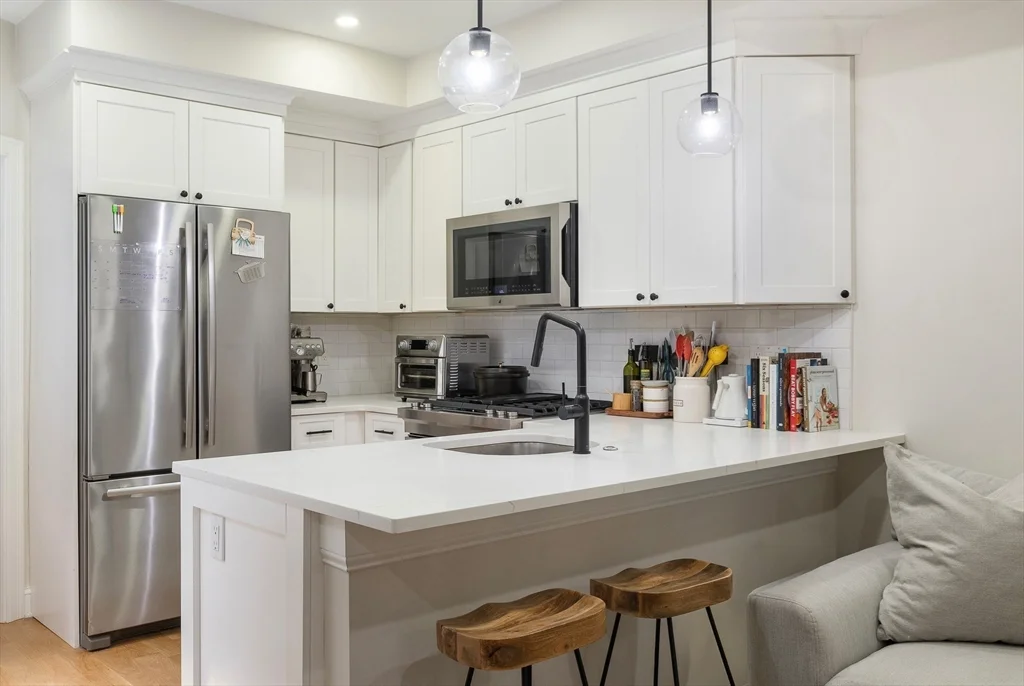 2 bed, 2 bath apartment for rent at 5 Garden Ct Unit 2, North End — photo 4 of 21