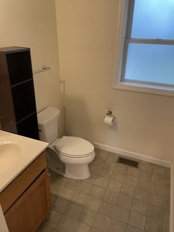 4 bed, 2 bath apartment for rent at 5 Garrett Dr, West Quincy — photo 10 of 25