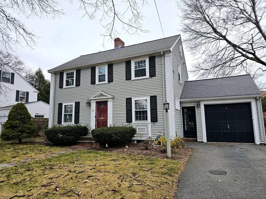3 bed, 1 bath apartment for rent at 5 Garrison Rd Unit 5, Wellesley — photo 1 of 36