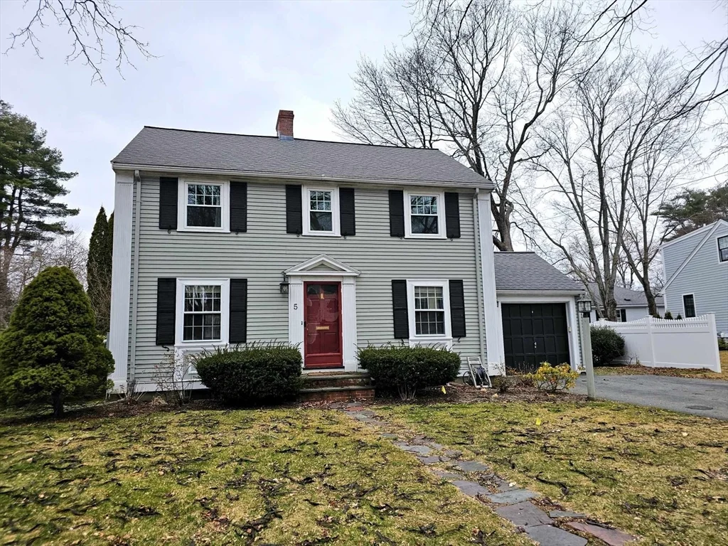 3 bed, 1 bath apartment for rent at 5 Garrison Rd Unit 5, Wellesley — photo 2 of 36
