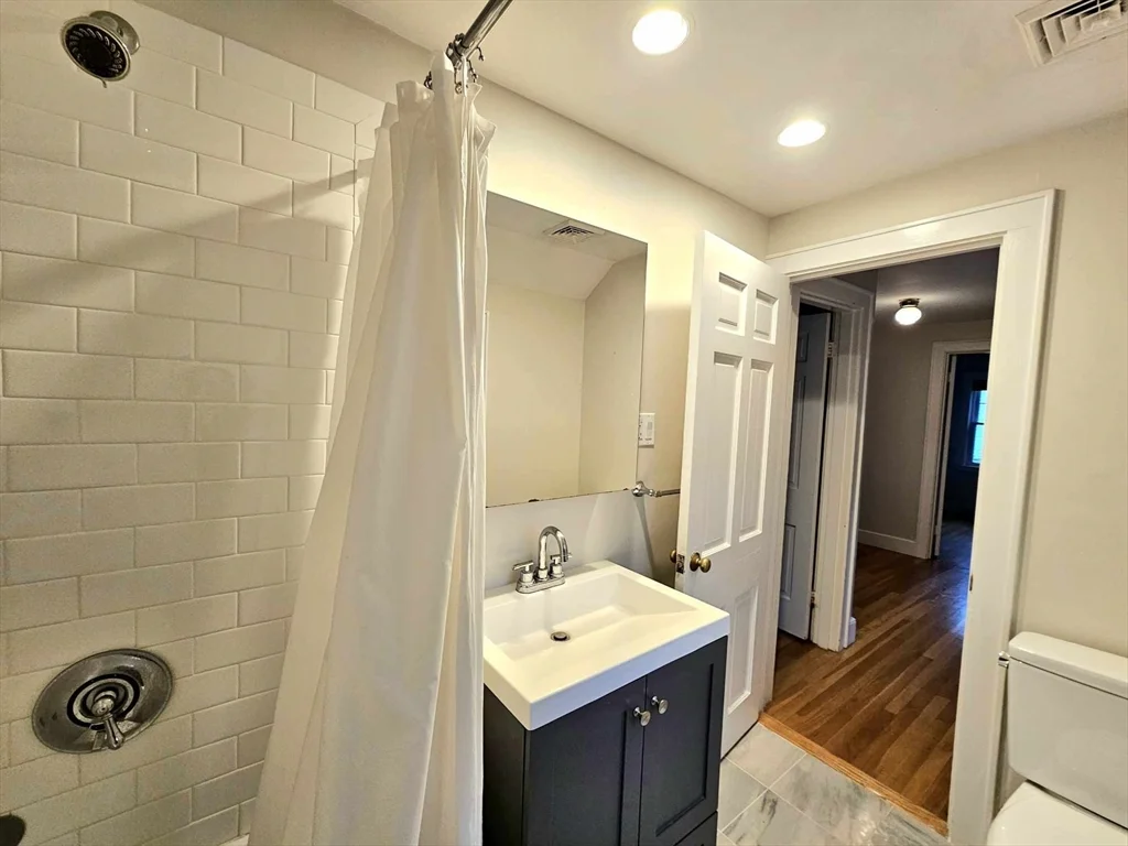 3 bed, 1 bath apartment for rent at 5 Garrison Rd Unit 5, Wellesley — photo 24 of 36