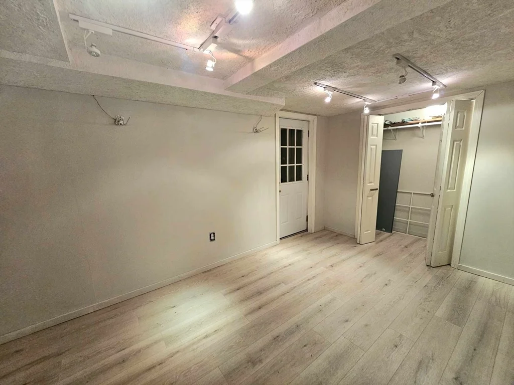 3 bed, 1 bath apartment for rent at 5 Garrison Rd Unit 5, Wellesley — photo 29 of 36