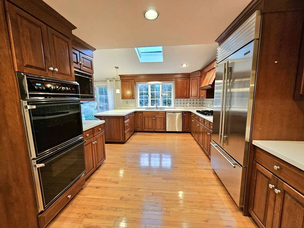 3 bed, 1 bath apartment for rent at 5 Garrison Rd Unit 5, Wellesley — photo 3 of 36