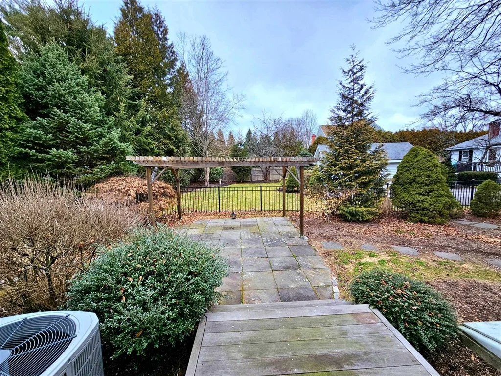 3 bed, 1 bath apartment for rent at 5 Garrison Rd Unit 5, Wellesley — photo 33 of 36