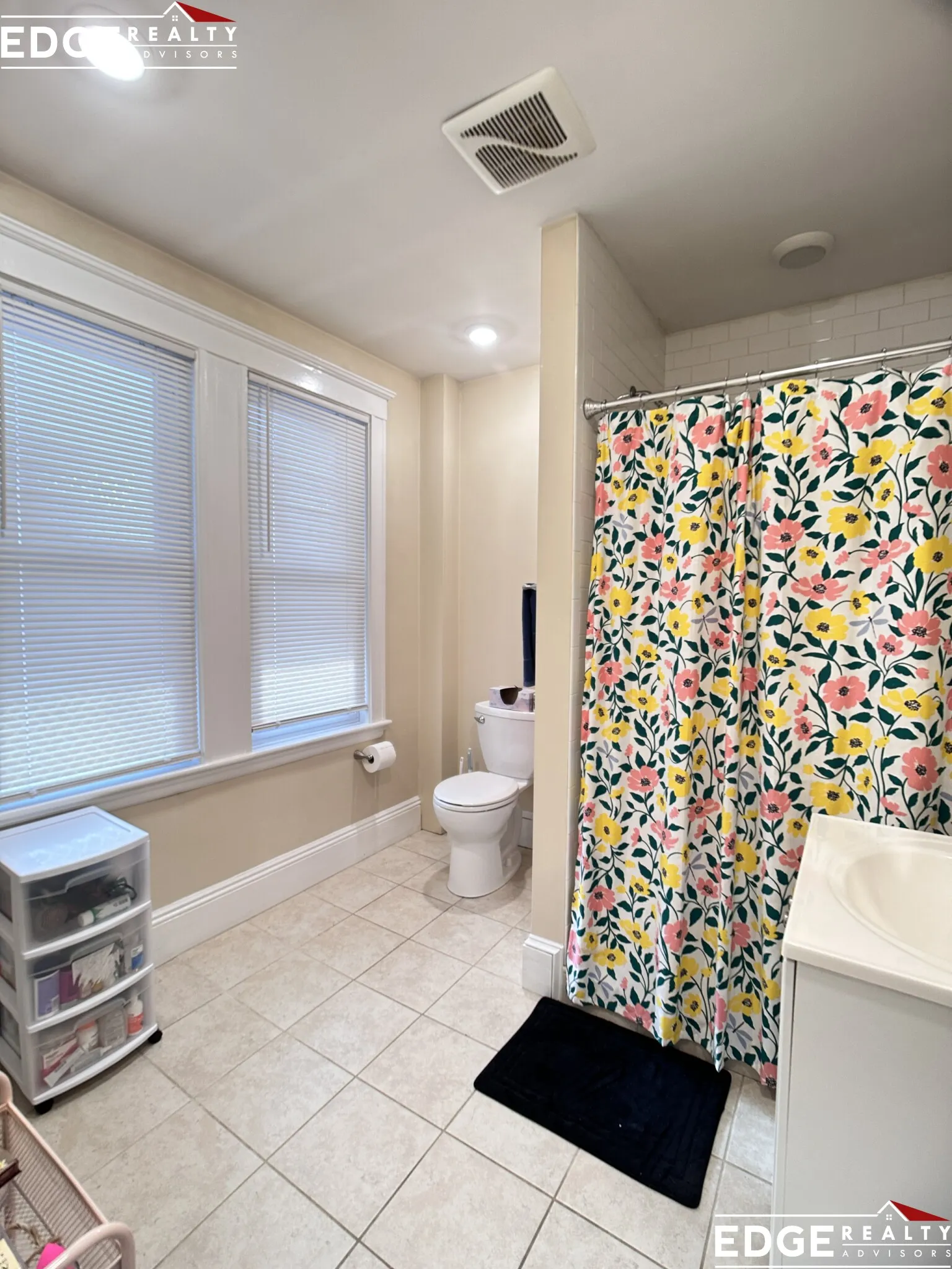 3 bed, 2 bath apartment for rent at 5 Glenley Ter Unit 1, Oak Square — photo 3 of 9
