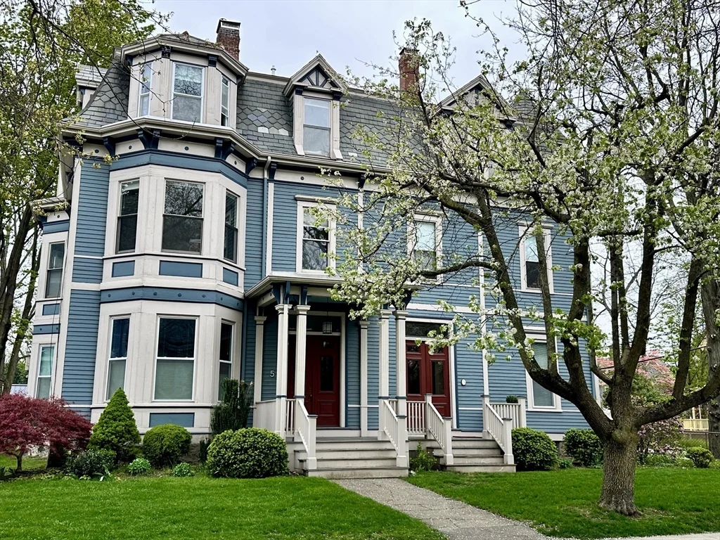 1 bed, 1 bath apartment for rent at 5 Gorham Ave Unit 6, Brookline Village