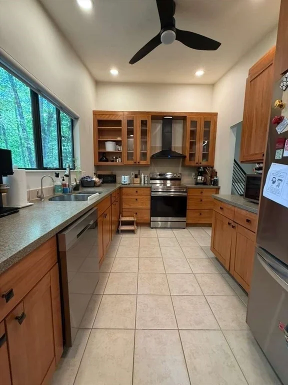 4 bed, 2 bath apartment for rent at 5 Gould, Lexington — photo 9 of 15