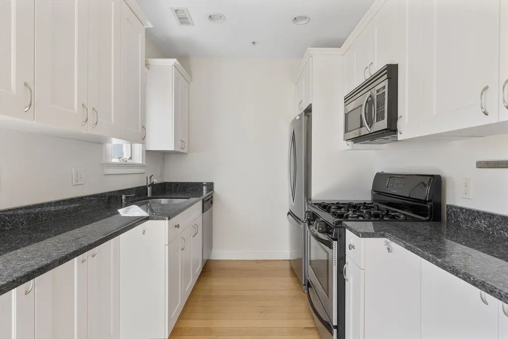 2 bed, 2 bath apartment for rent at 5 Granite Unit 2R, Ward Two — photo 3 of 11