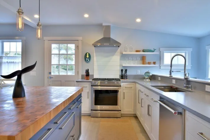 3 bed, 2 bath apartment for rent at 5 Green Ln, Nantucket — photo 9 of 27