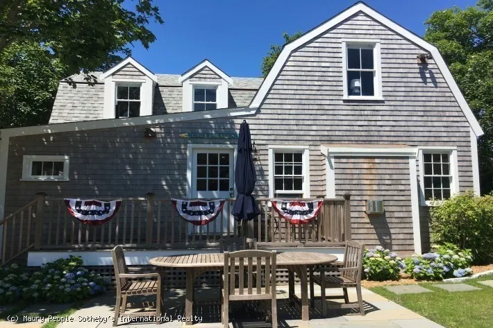 3 bed, 2 bath apartment for rent at 5 Green Ln, Nantucket — photo 1 of 27