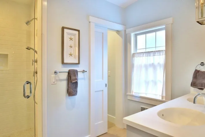 3 bed, 2 bath apartment for rent at 5 Green Ln, Nantucket — photo 15 of 27