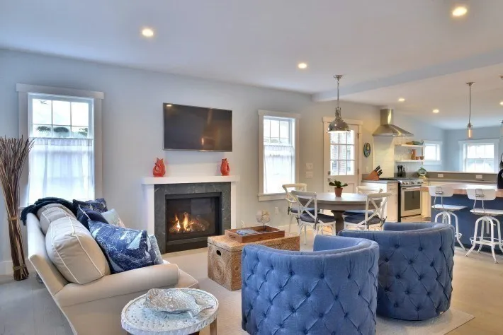 3 bed, 2 bath apartment for rent at 5 Green Ln, Nantucket — photo 4 of 27