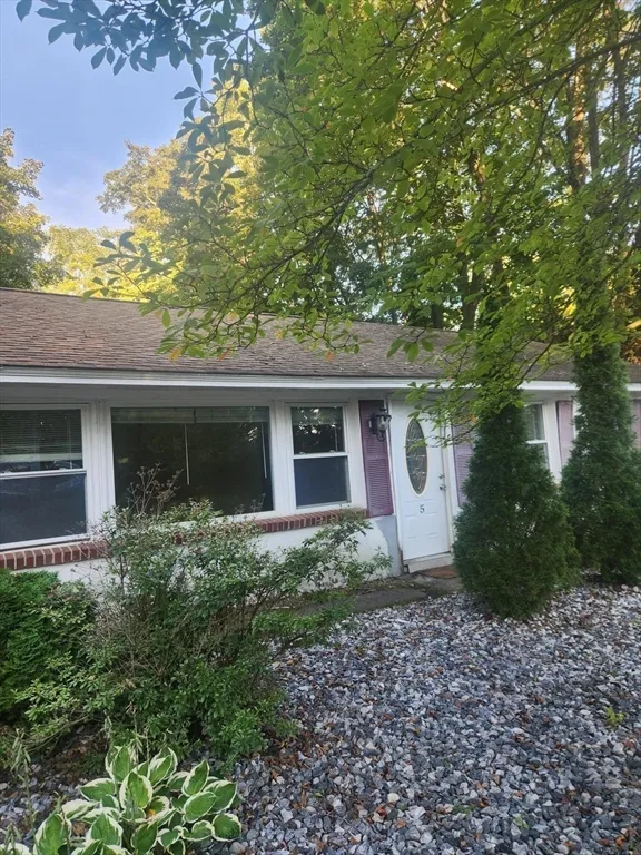 3 bed, 1 bath apartment for rent at 5 Greenville St, Spencer — photo 16 of 18