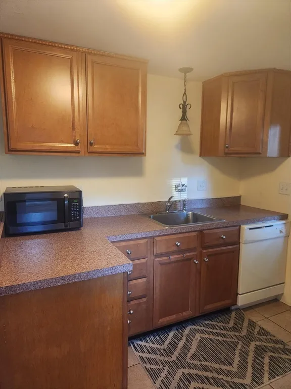3 bed, 1 bath apartment for rent at 5 Greenville St, Spencer — photo 4 of 18