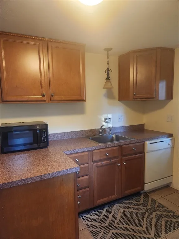3 bed, 1 bath apartment for rent at 5 Greenville St, Spencer — photo 3 of 18