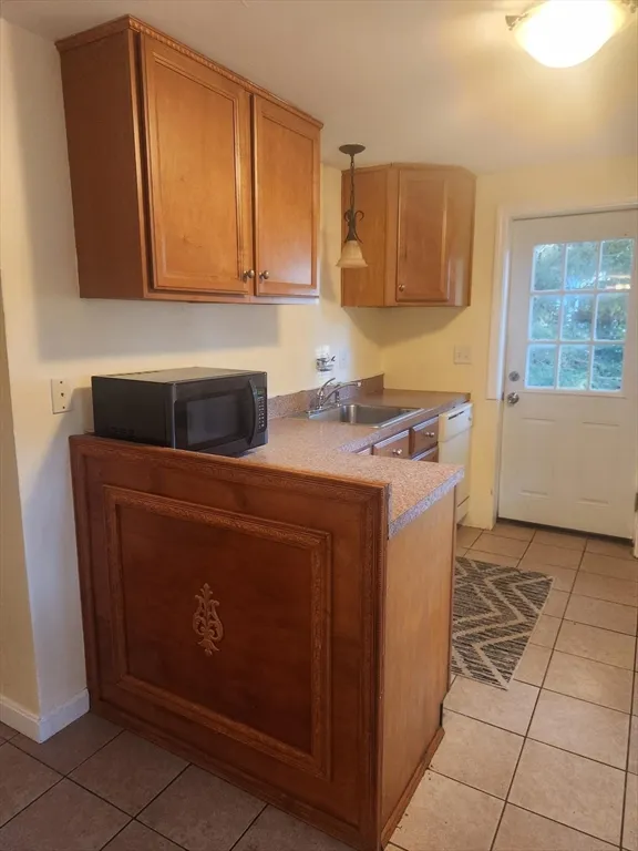 3 bed, 1 bath apartment for rent at 5 Greenville St, Spencer — photo 5 of 18
