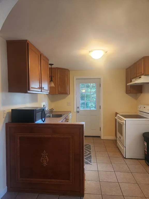 3 bed, 1 bath apartment for rent at 5 Greenville St, Spencer — photo 6 of 18