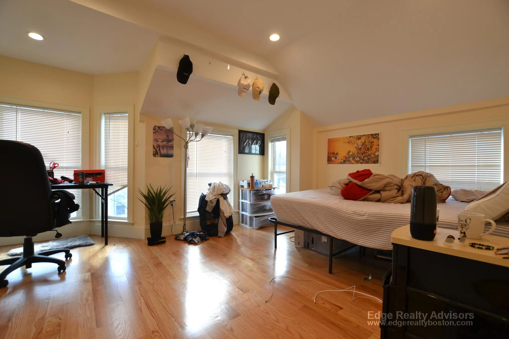 4 bed, 2 bath apartment for rent at 5 Griggs Pl Unit 1, Allston — photo 6 of 8