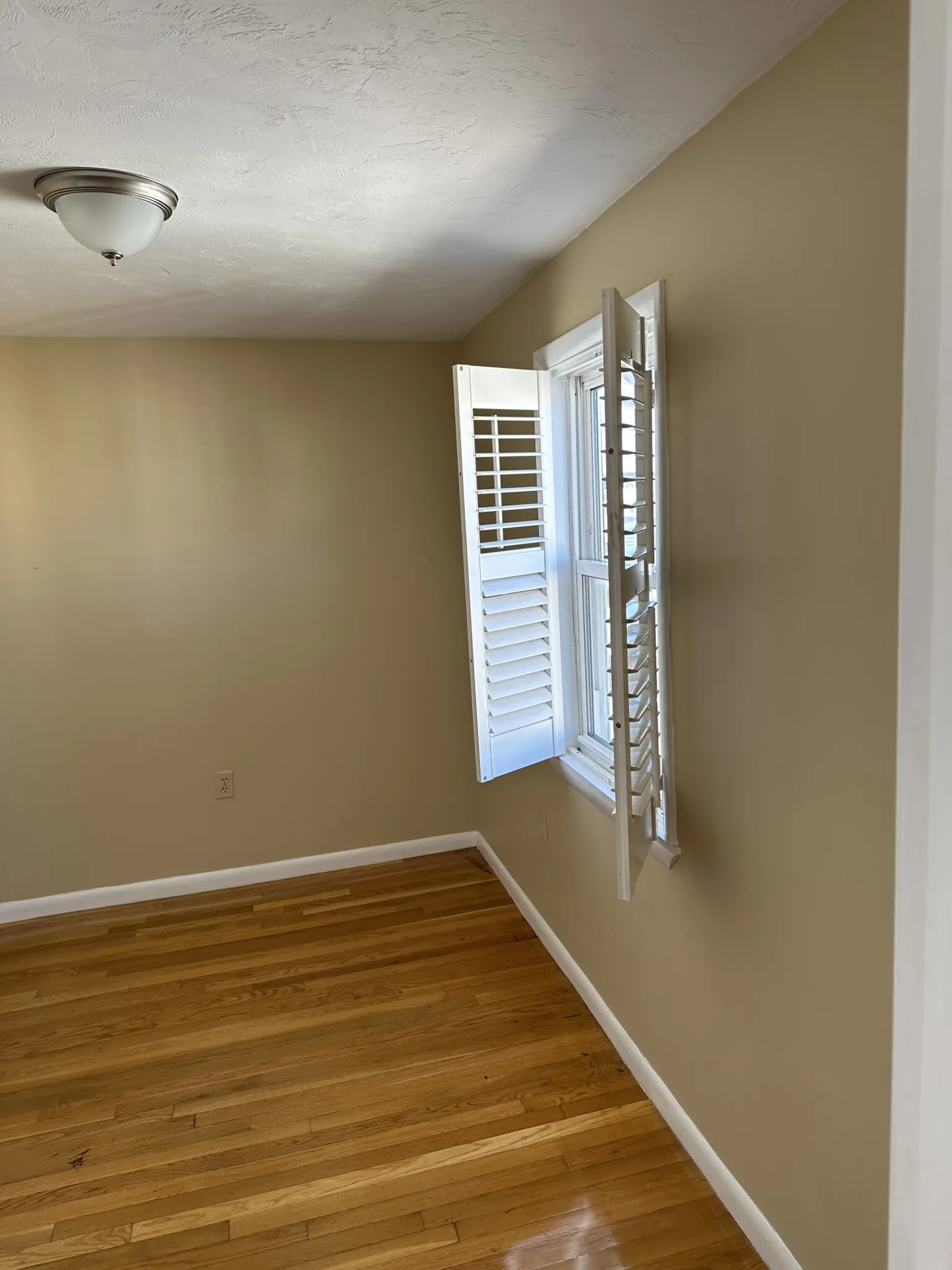 2 bed, 1 bath apartment for rent at 5 Grimes St Unit 2, South Boston — photo 5 of 6