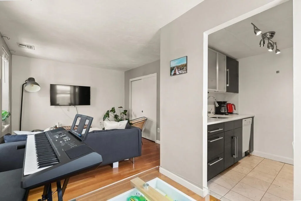 1 bed, 1 bath apartment for rent at 5 Grove St Unit 07, Beacon Hill — photo 4 of 12