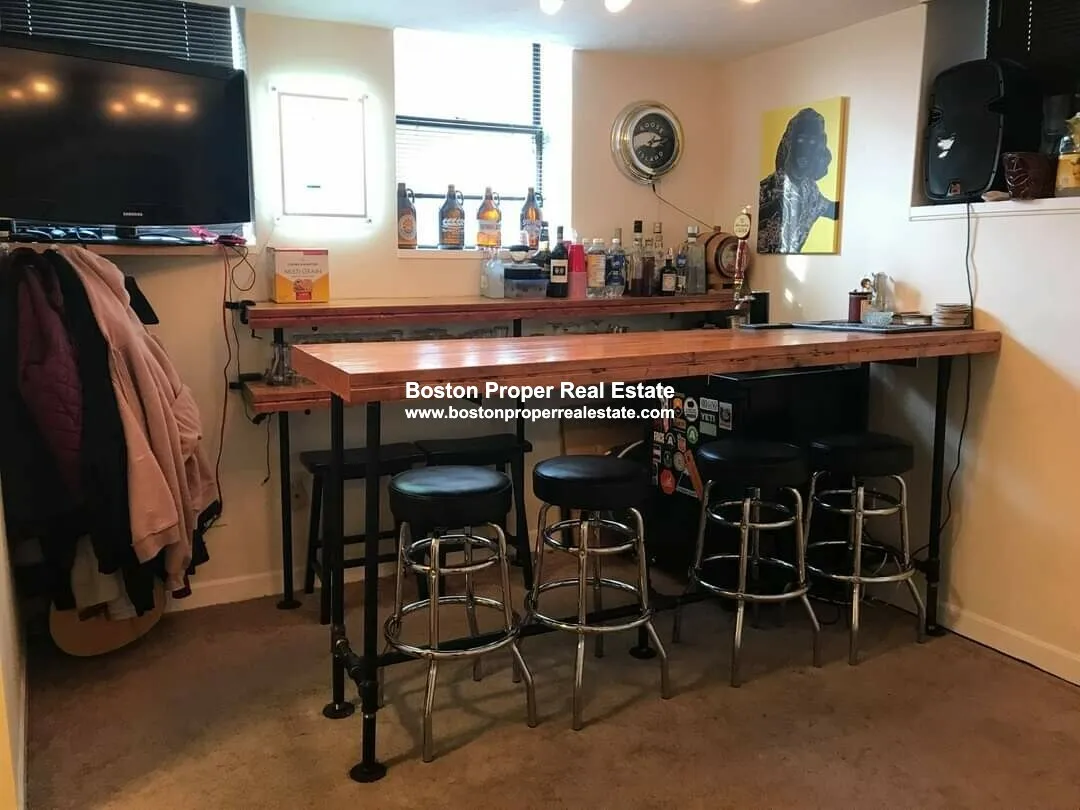 3 bed, 3 bath apartment for rent at 5 Grove St Unit 2A, Beacon Hill — photo 5 of 11
