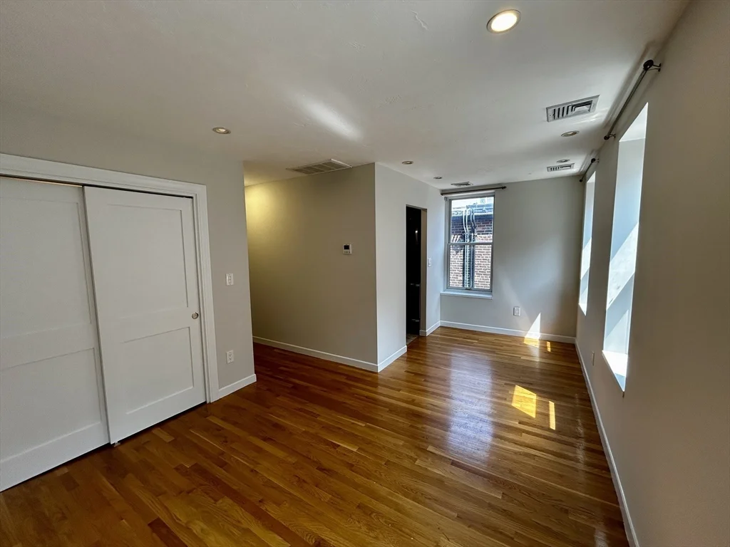 1 bed, 1 bath apartment for rent at 5 Grove St Unit 3, Beacon Hill — photo 2 of 11