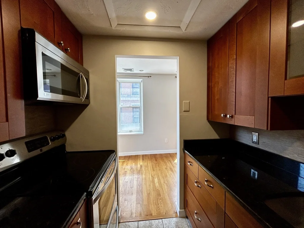 1 bed, 1 bath apartment for rent at 5 Grove St Unit 3, Beacon Hill — photo 4 of 11