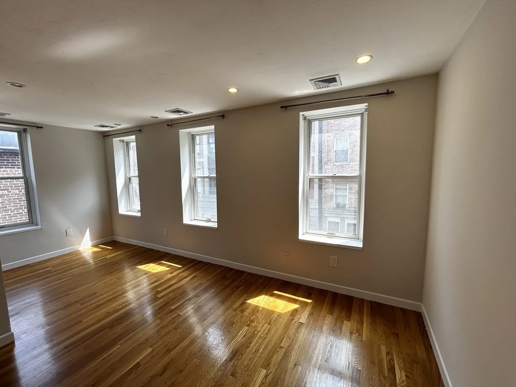 1 bed, 1 bath apartment for rent at 5 Grove St Unit 3, Beacon Hill — photo 1 of 11