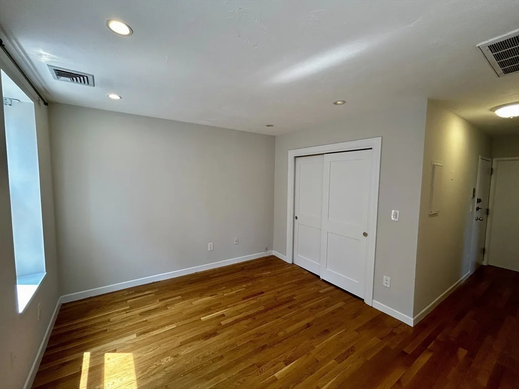 1 bed, 1 bath apartment for rent at 5 Grove St Unit 3, Beacon Hill — photo 6 of 11