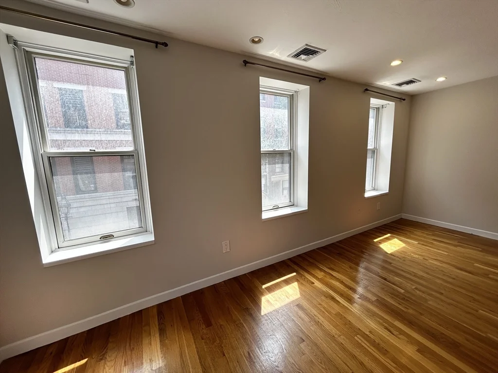 1 bed, 1 bath apartment for rent at 5 Grove St Unit 3, Beacon Hill — photo 7 of 11