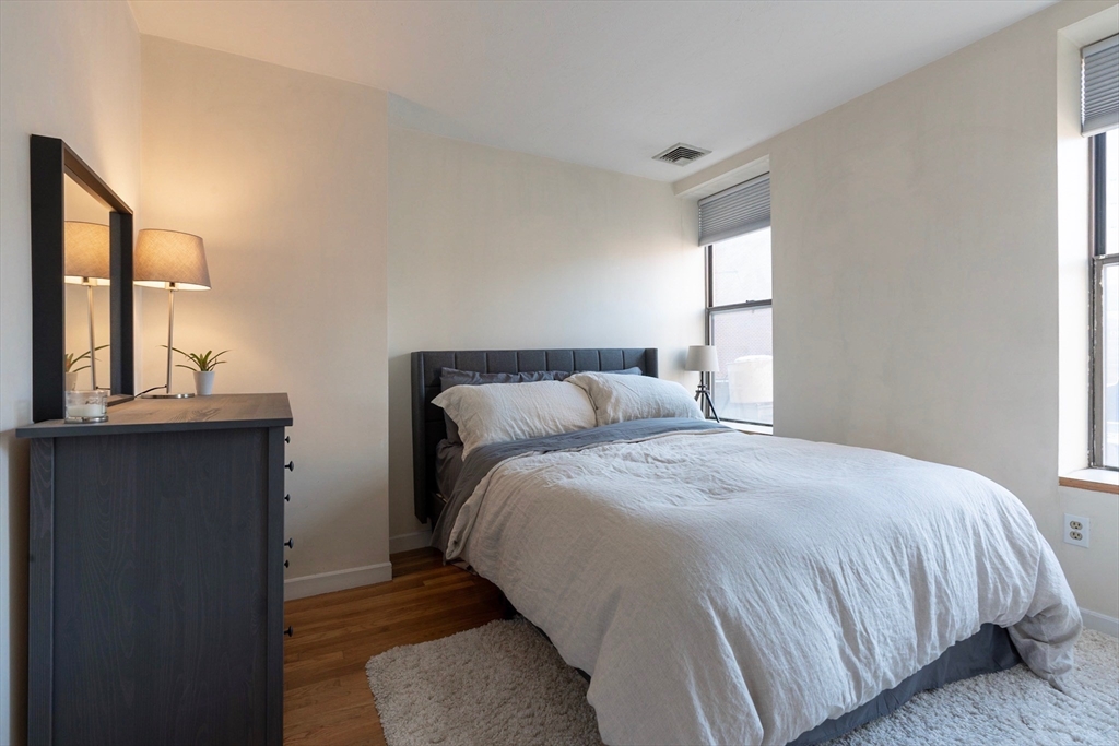 1 bed, 1 bath apartment for rent at 5 Grove St Unit 5, Beacon Hill — photo 3 of 9