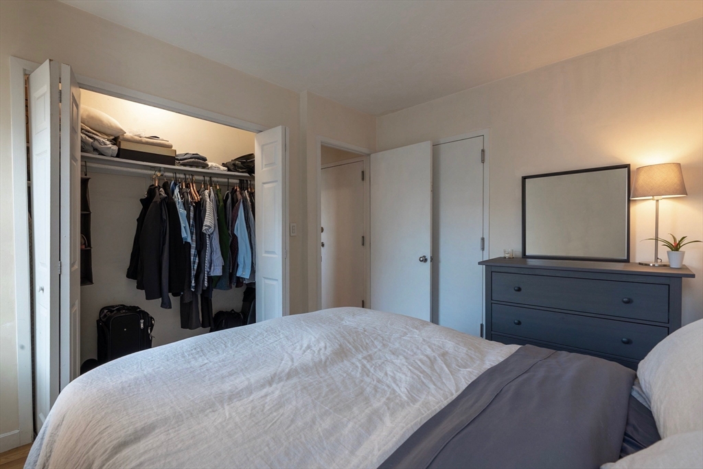 1 bed, 1 bath apartment for rent at 5 Grove St Unit 5, Beacon Hill — photo 4 of 9