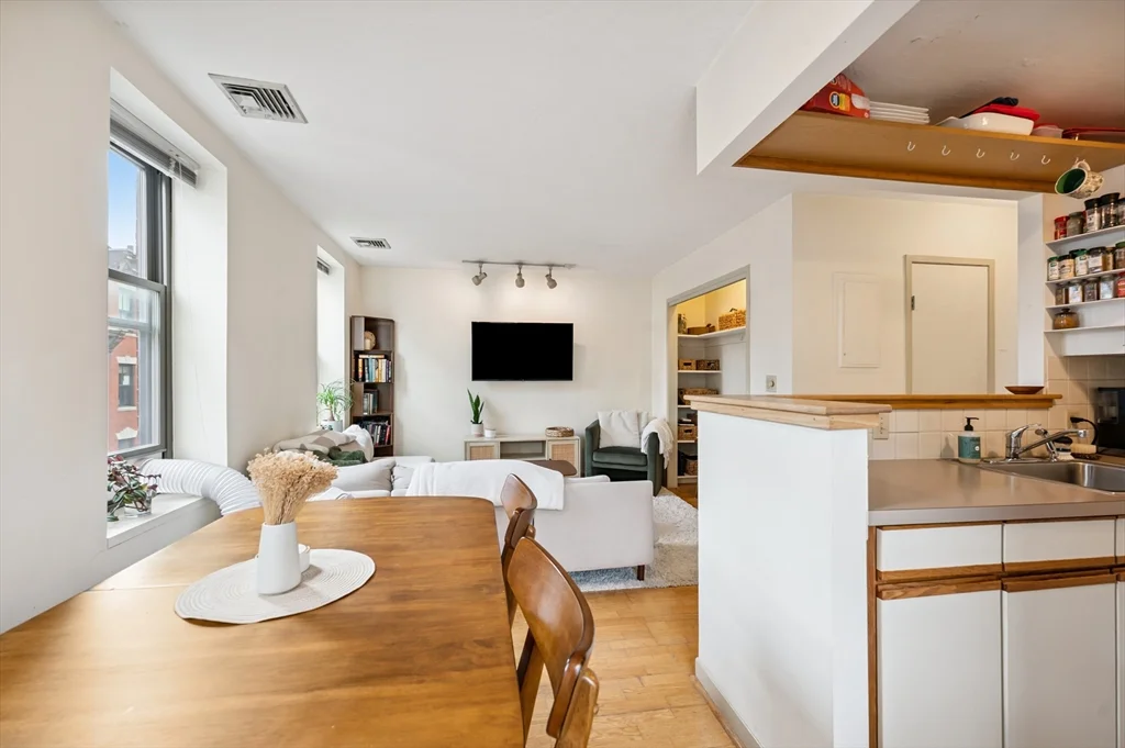 1 bed, 1 bath apartment for rent at 5 Grove St Unit 9, Beacon Hill — photo 7 of 24