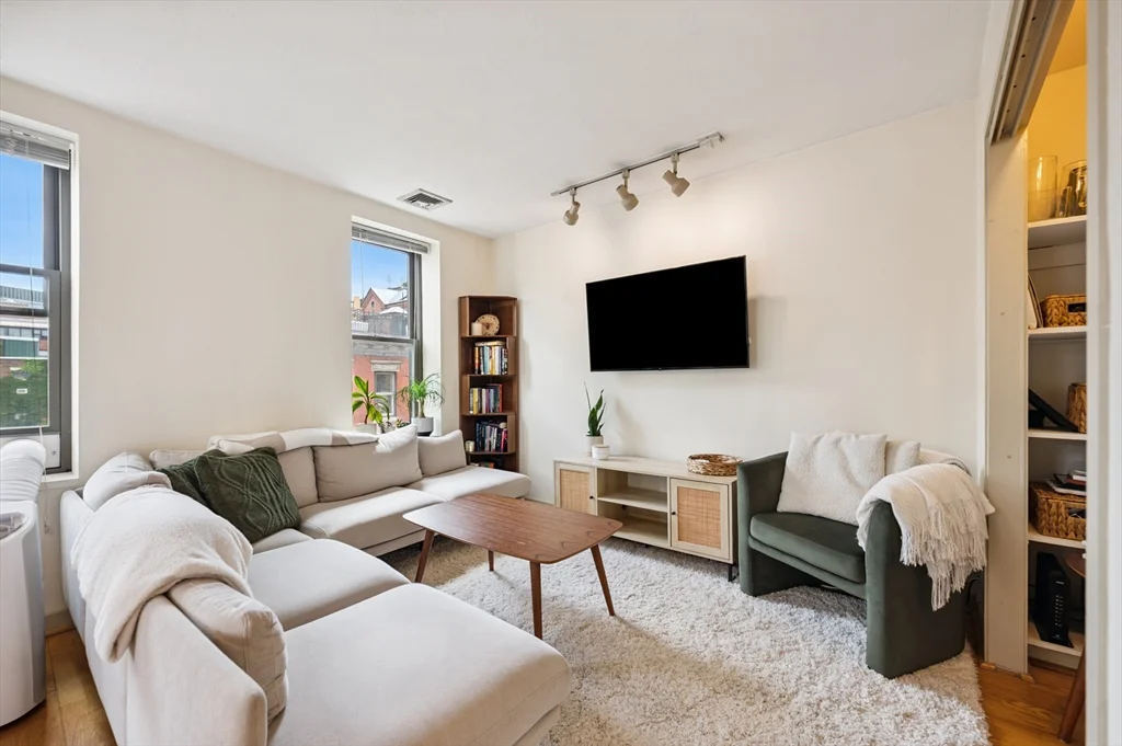 1 bed, 1 bath apartment for rent at 5 Grove St Unit 9, Beacon Hill — photo 2 of 24