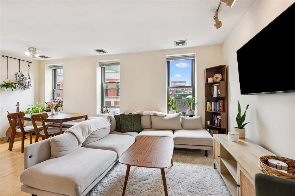 1 bed, 1 bath apartment for rent at 5 Grove St Unit 9, Beacon Hill — photo 5 of 24