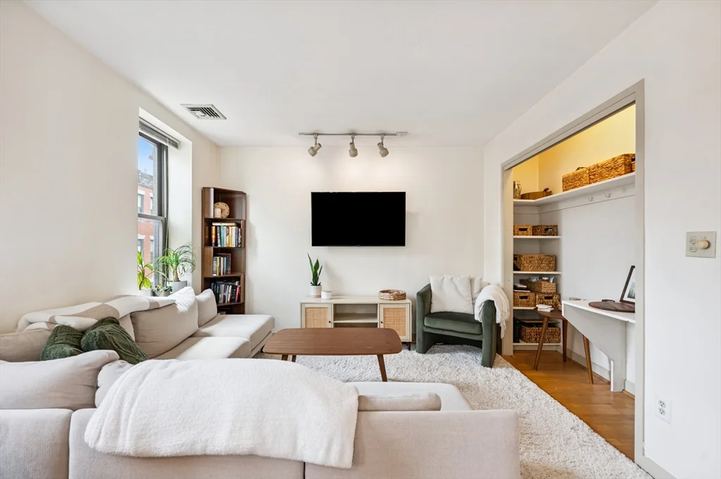 1 bed, 1 bath apartment for rent at 5 Grove St Unit 9, Beacon Hill — photo 1 of 24